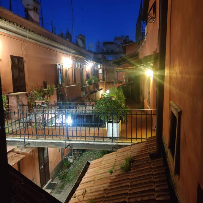Julia Nel Cuore Di Trastevere Rome Bagian luar foto