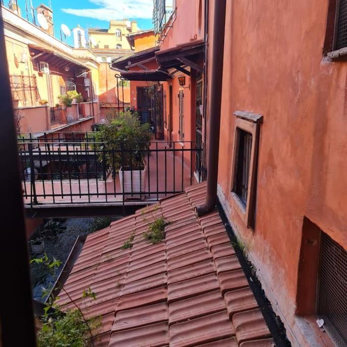 Julia Nel Cuore Di Trastevere Rome Bagian luar foto