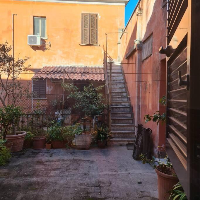 Julia Nel Cuore Di Trastevere Rome Bagian luar foto